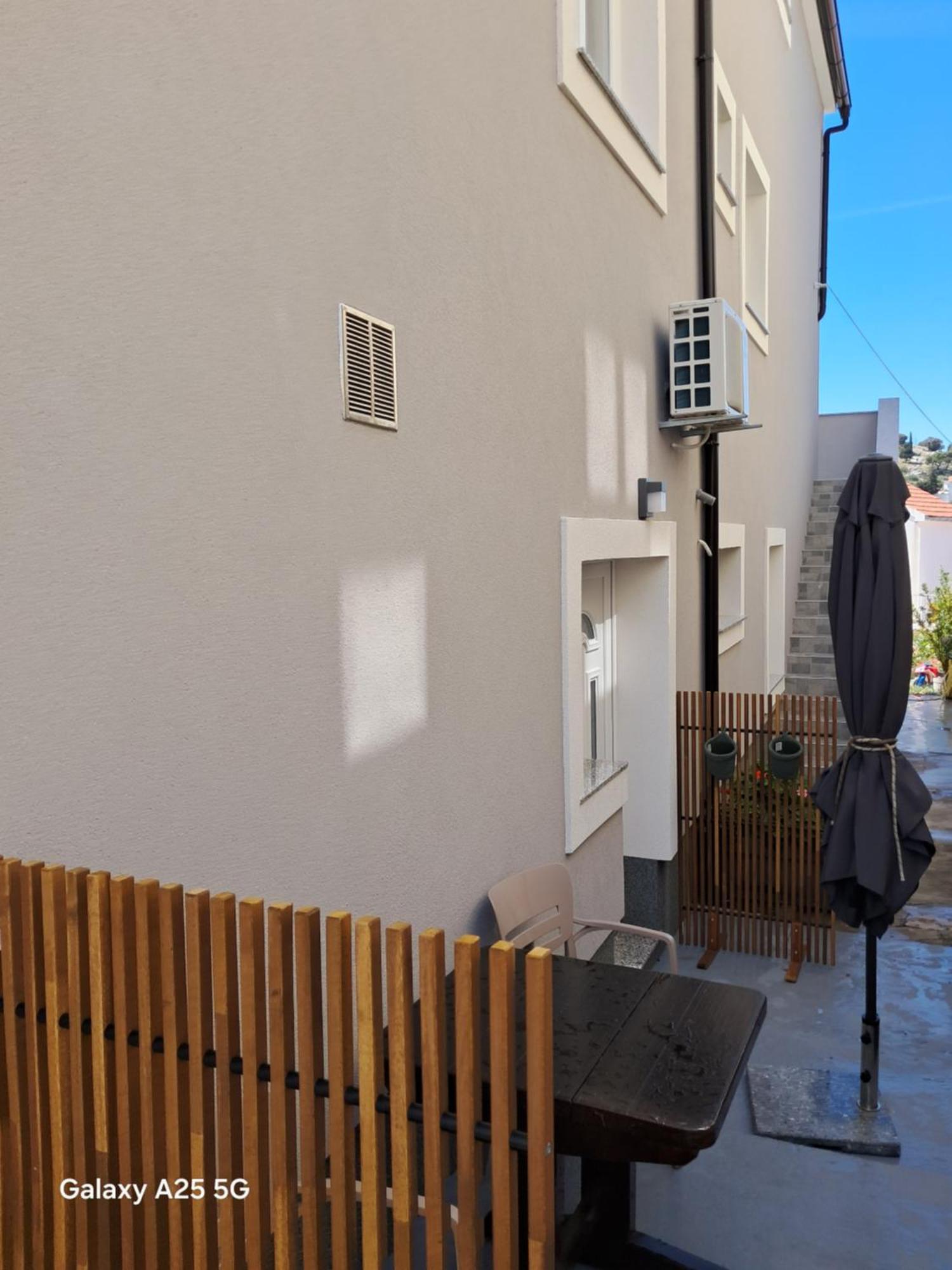 Apartments Tonci Tribalj 外观 照片